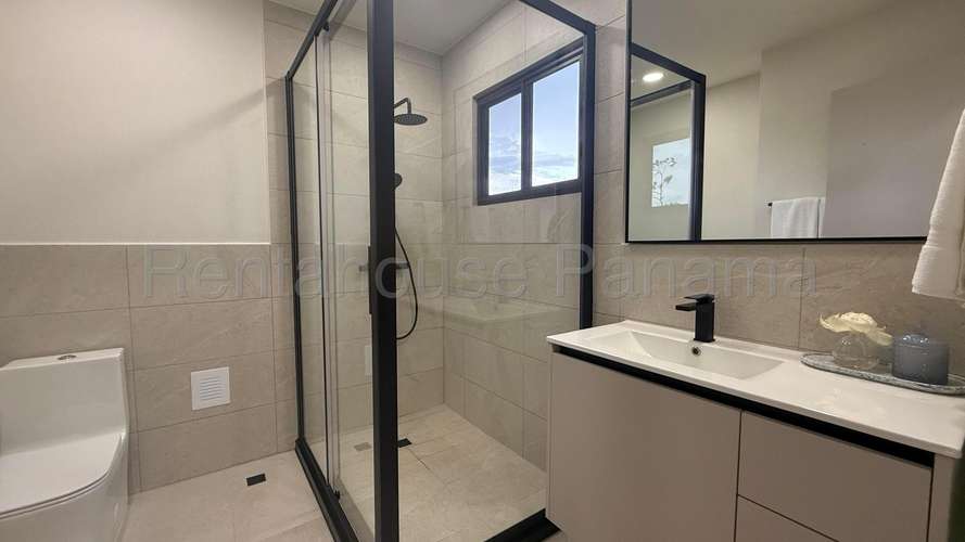 Vendo Casa de 171m2 en Paseo del Norte Canyons 27-2756SRZ