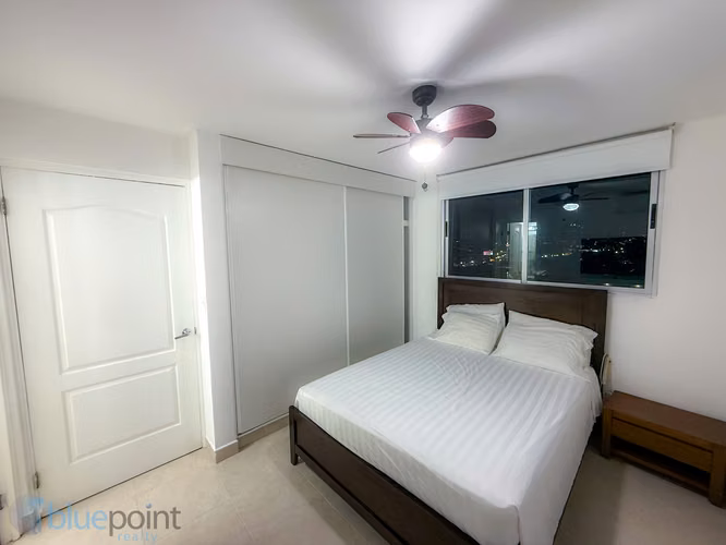 Apartamento  2 recámaras en PH Los Toneles, Vía España: piscina y gimnasio - Imagen 6