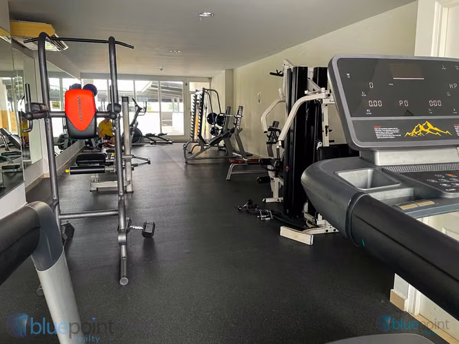 Apartamento  2 recámaras en PH Los Toneles, Vía España: piscina y gimnasio - Imagen 19