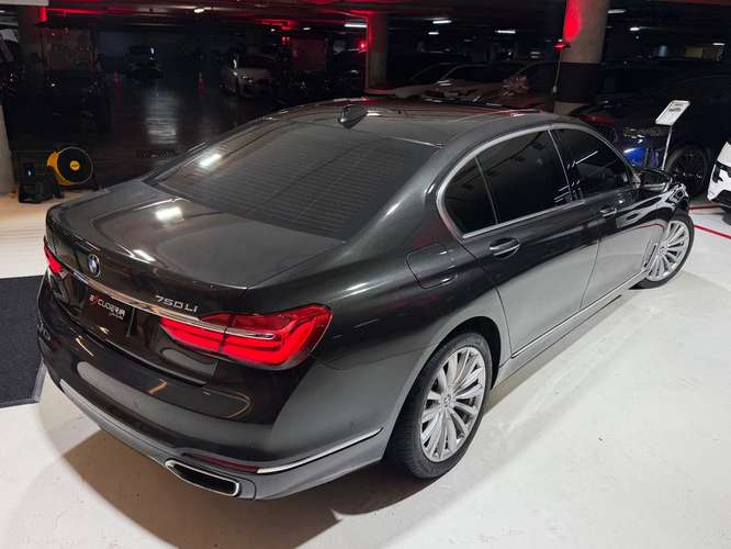 BMW 750Li 2018 - Imagen 8