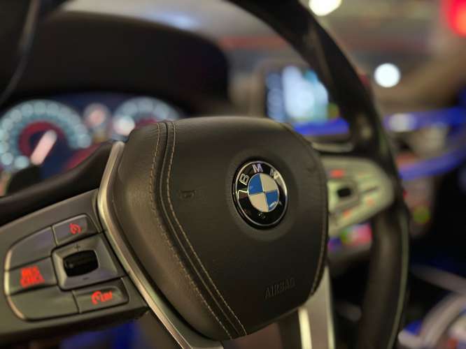 BMW 750Li 2018 - Imagen 11