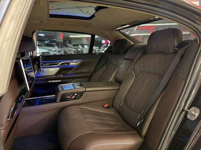 BMW 750Li 2018 - Imagen 17