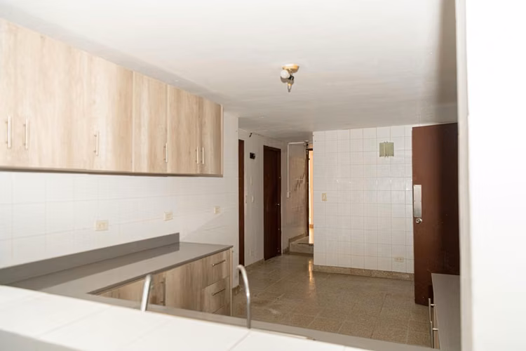 EXCELENTE OPORTUNIDAD EN LA ALAMEDA | 5 RECÁMARAS | 450 m² | US$2,500 - Imagen 11