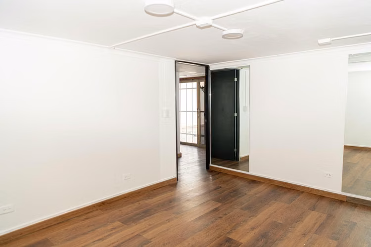 EXCELENTE OPORTUNIDAD EN LA ALAMEDA | 5 RECÁMARAS | 450 m² | US$2,500 - Imagen 14