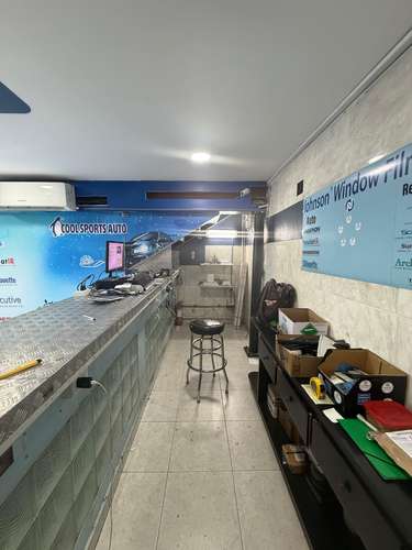 Alquilo local ubicado en Fernández de Cordoba plaza comercial 