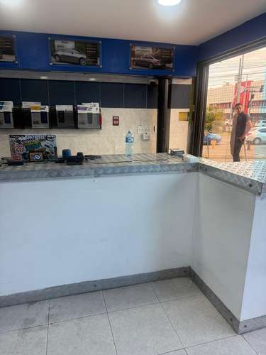 Alquilo local ubicado en Fernández de Cordoba plaza comercial  - Imagen 2