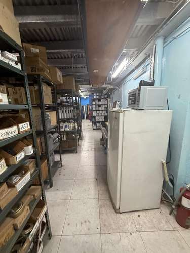 Alquilo local ubicado en Fernández de Cordoba plaza comercial  - Imagen 6