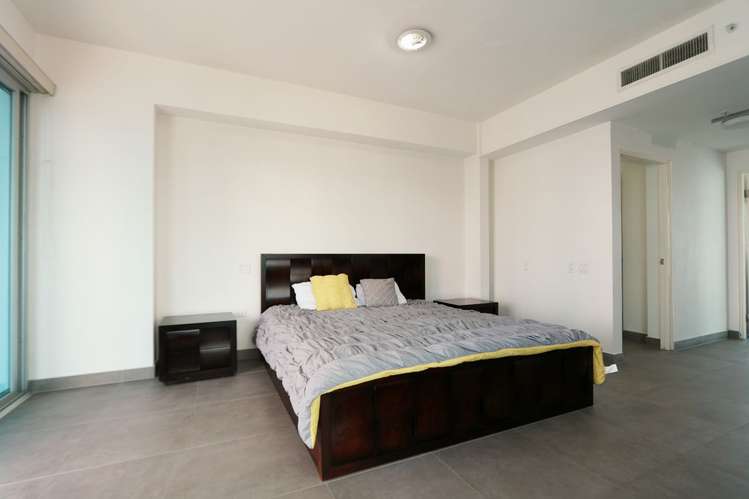 Apartamento en Venta - P.H. Yacht club - Avenida Balboa - Vista al Mar
