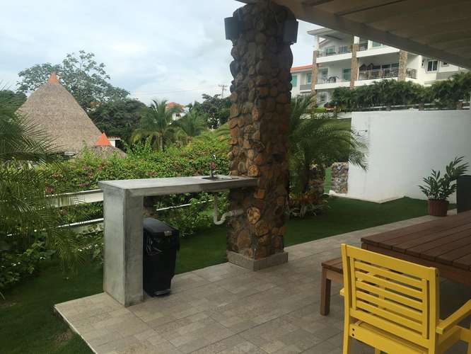 COMPLETO APARTAMENTO DE PLAYA EN PUNTA BARCO VILLAGE