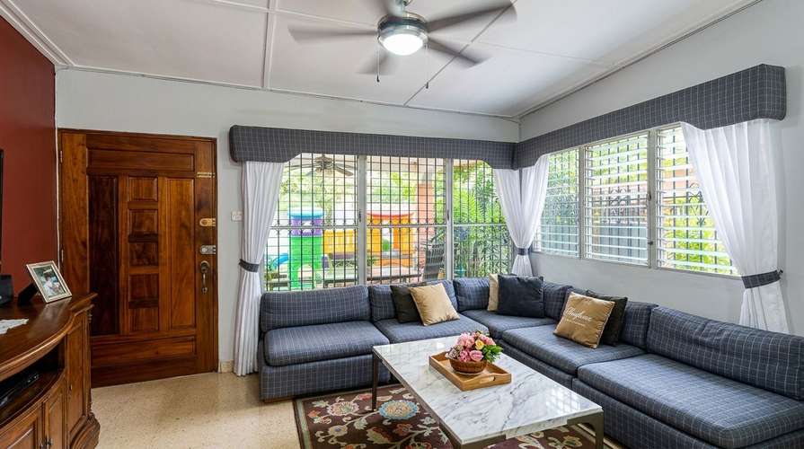 Casa en Villa de las Fuentes I con terraza y recien remodelada - Imagen 2