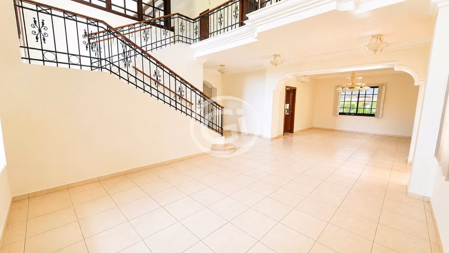 Venta Amplia Casa en Camino de Cruces. 2 pisos. Piscina privada - Imagen 5