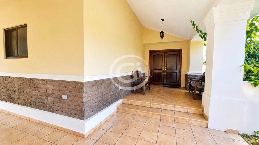 Venta Amplia Casa en Camino de Cruces. 2 pisos. Piscina privada - Imagen 2