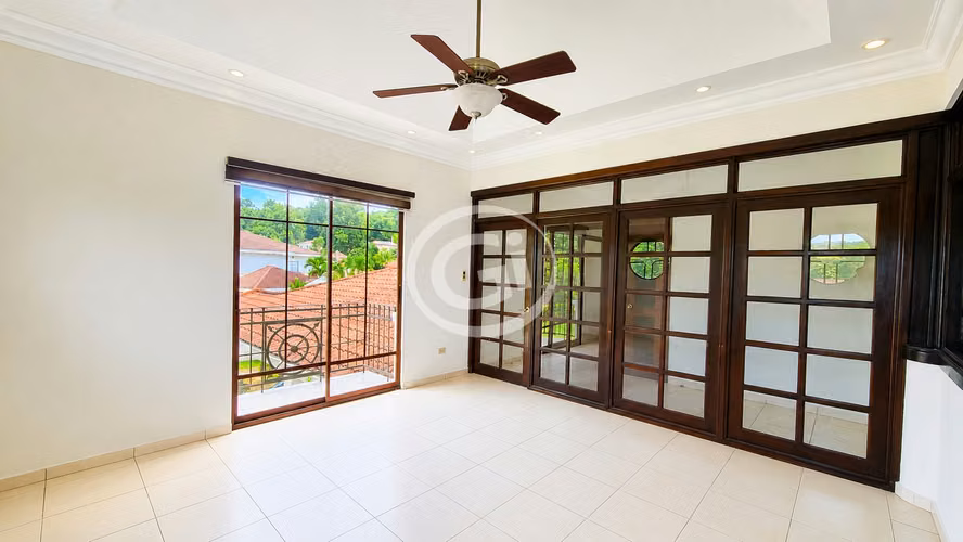 Venta Amplia Casa en Camino de Cruces. 2 pisos. Piscina privada - Imagen 8