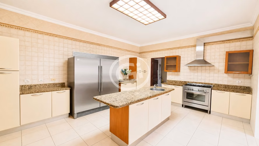 Venta Amplia Casa en Camino de Cruces. 2 pisos. Piscina privada - Imagen 7