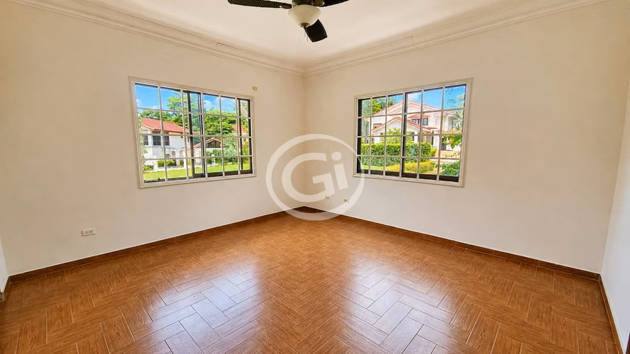 Venta Amplia Casa en Camino de Cruces. 2 pisos. Piscina privada - Imagen 3