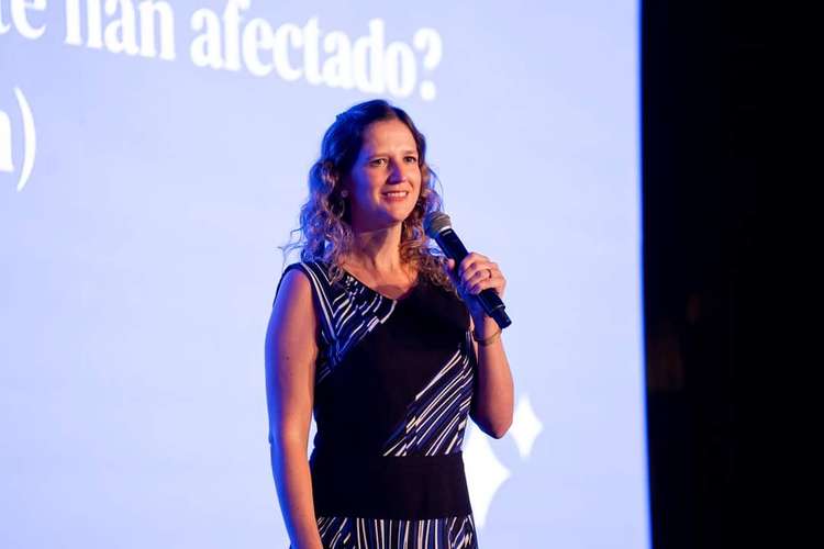 Alquiler de Sistema de Audio & Podium Profesional Para Conferencias , Eventos Privados Exclusivos & Corporativos 