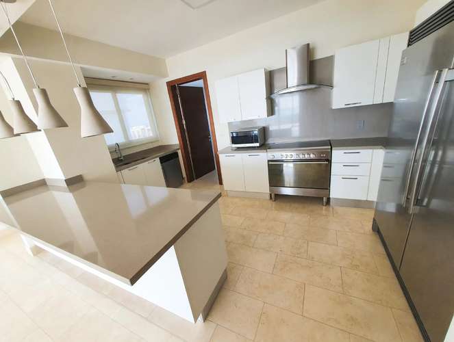SANTA MARÍA | 215 M² | 3 RECÁMARAS | DEN | 2 PARKINGS | $680K - Imagen 4