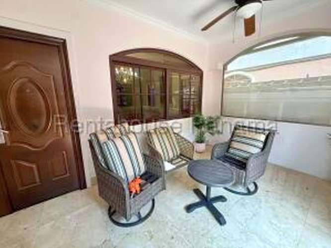 27-2941RGG Costa Sur Casa ALQUILER 4 Habitaciones, AMOBLADA. Paneles Solares. Patio. Residencial Cerrado C/ Vigilancia. - Imagen 11