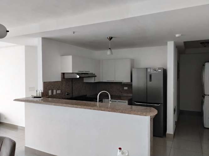 Apartamento amoblado de 3 recámaras con vista al mar, 2 estacionamientos y amenidades de lujo en Ciudad de Panamá vl - Imagen 4