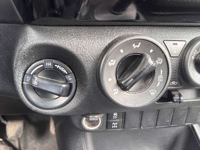 Toyota Hilux 2024 4X4 - Imagen 12