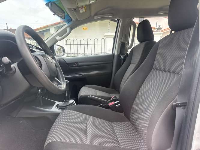Toyota Hilux 2024 4X4 - Imagen 9