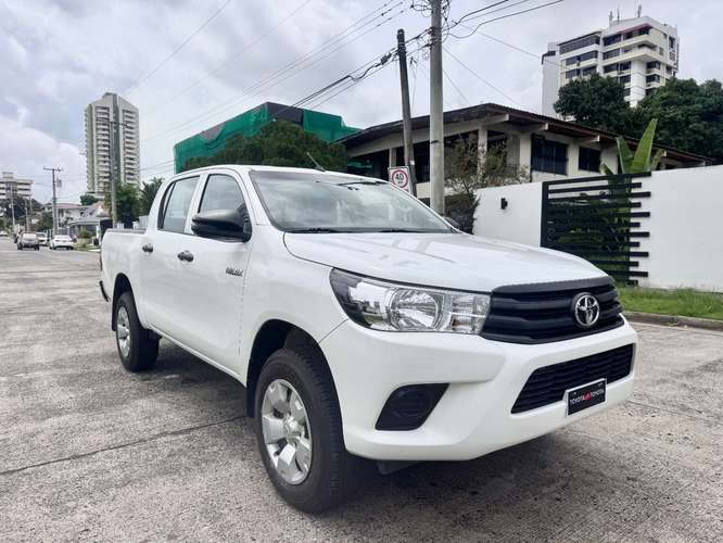 Toyota Hilux 2024 4X4 - Imagen 3