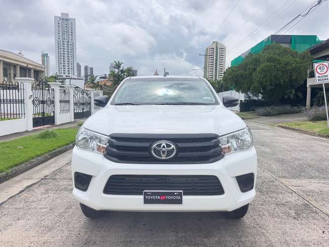 Toyota Hilux 2024 4X4 - Imagen 2