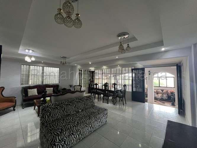 Casa de Cuatro Niveles en Venta en Residencial Limajo, Altos de Panamá KC - Imagen 7