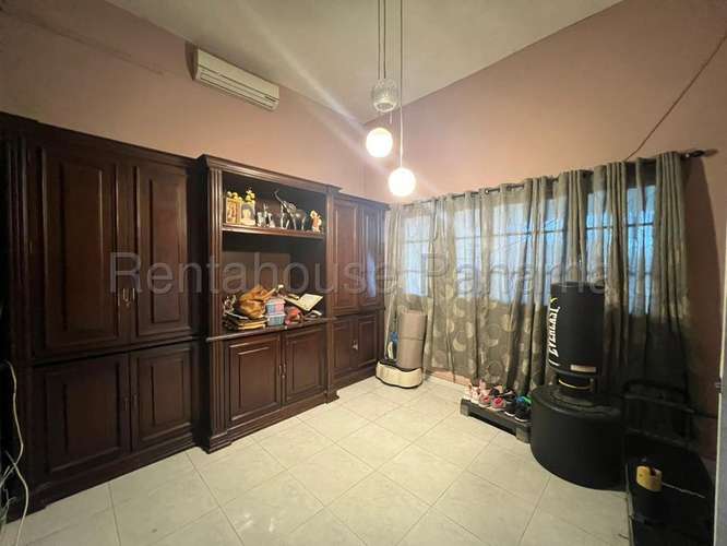 Casa de Cuatro Niveles en Venta en Residencial Limajo, Altos de Panamá KC - Imagen 13