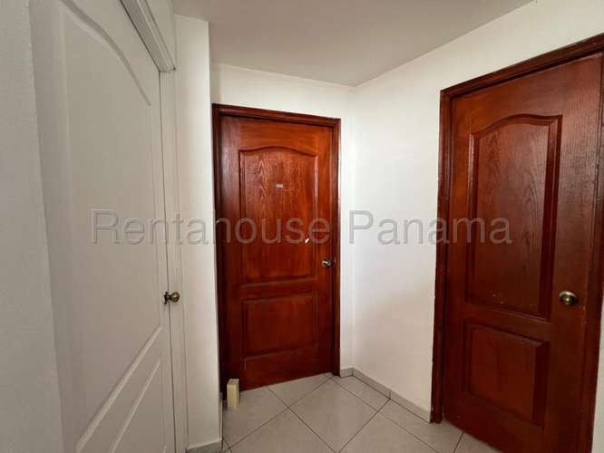 Casa de Cuatro Niveles en Venta en Residencial Limajo, Altos de Panamá KC - Imagen 9