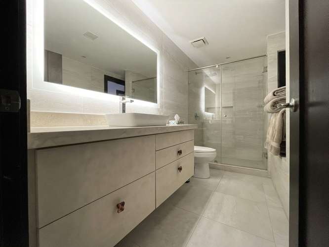 Apartamento en Dos Mares I con amplio balcon y vista inigualable - Imagen 11