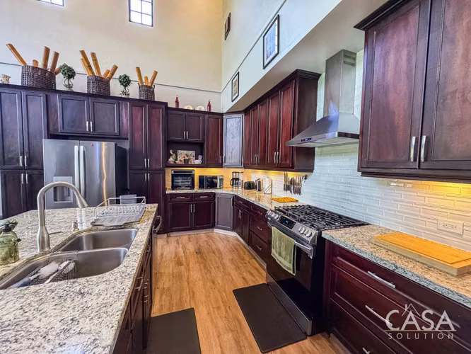 Casa Amueblada con Vistas al Volcán Barú en Venta en Santa Lucía, Boquete - Incluye Casita de Huéspedes - cs id: 350154 - Imagen 7