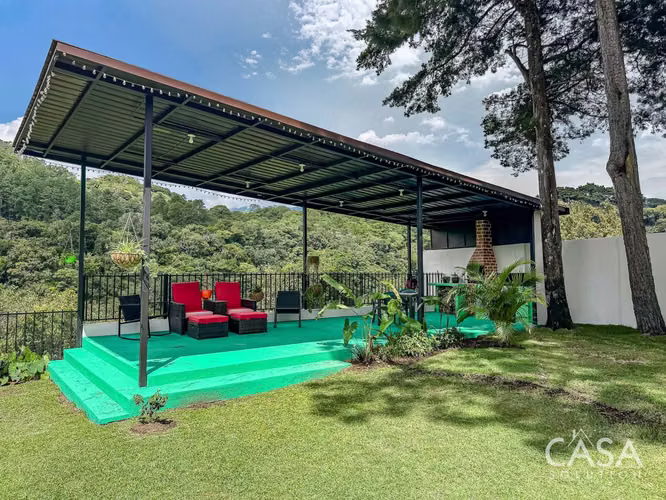 Casa Amueblada con Vistas al Volcán Barú en Venta en Santa Lucía, Boquete - Incluye Casita de Huéspedes - cs id: 350154 - Imagen 2