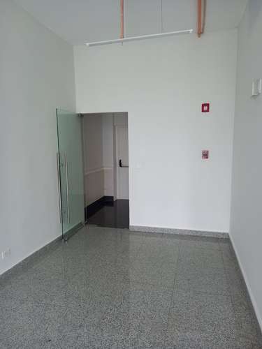 Peninsula Center. Costa del Este. Oficina 75mts terminada $1100.00