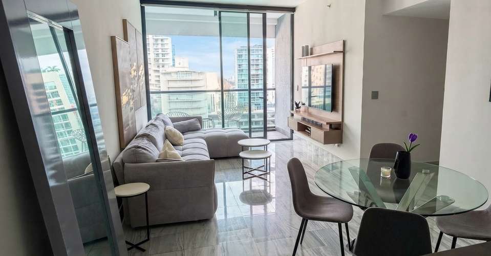 Apartamento en Bella Vista I con balcón y vista espectacular - Imagen 1