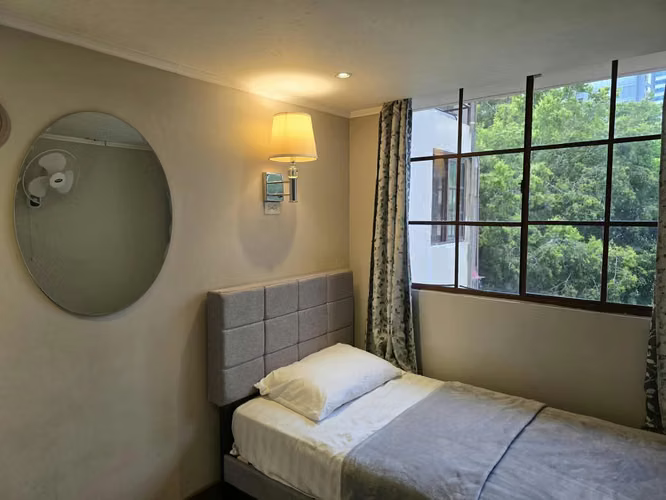 Habitación independiente con cama sencilla y abanico en Obarrio - Imagen 3