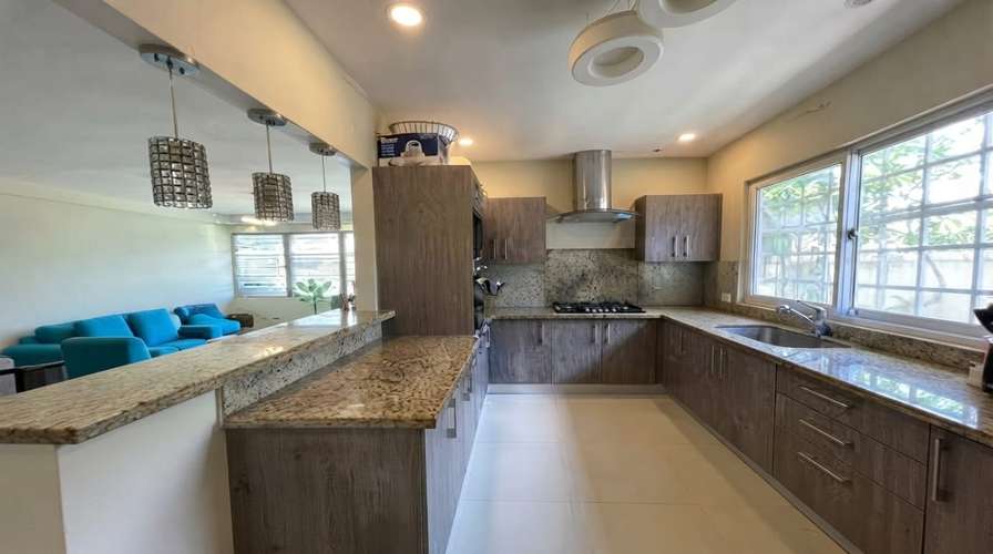 Casa en El Carmen I con 6 parking y remodelada