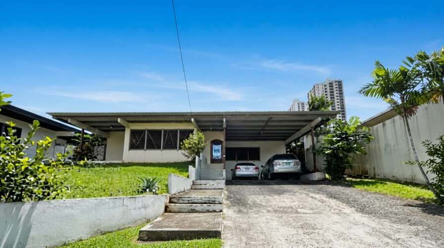 Casa en El Carmen I con 6 parking y remodelada