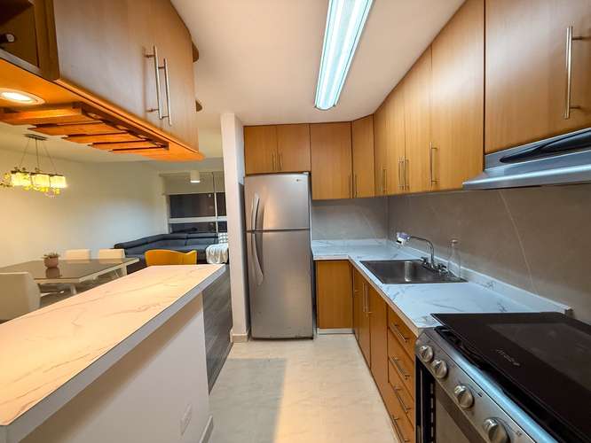 Apartamento amoblado 3 Recámaras 2 Baños, PH McGregor con área social y piscina - Imagen 5
