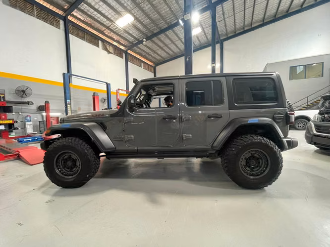 Jeep Wrangler Rubicon 4 Puertas 2022 – Gris – 3.6L V6 – ~50,000 km