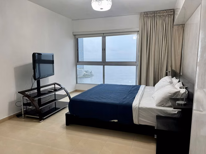FOR RENT AVE BALBOA FRENTE AL MAR 2 RECAMARAS AMOBLADO - Imagen 3