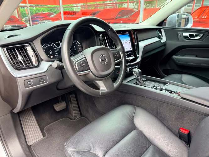 VOLVO XC60 T5 MOMENTUM 2020 - Imagen 6