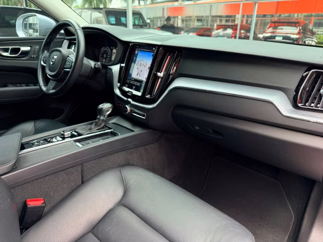 VOLVO XC60 T5 MOMENTUM 2020 - Imagen 8