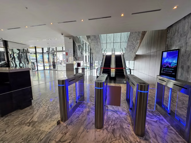 OFICINA AMOBLADA EN SORTIS BUSINESS CENTER 115M2 - Imagen 13