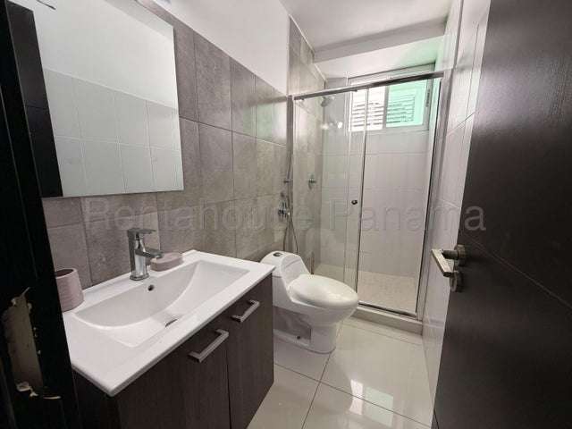 Se alquila apartamento en Carrasquilla GCEA27-25