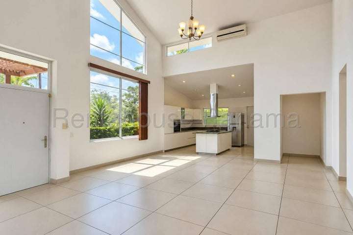 Se alquila casa en Club de Golf Kc - Imagen 3