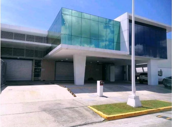 Alquiler Galera con Oficina Panamá Viejo 304m2
