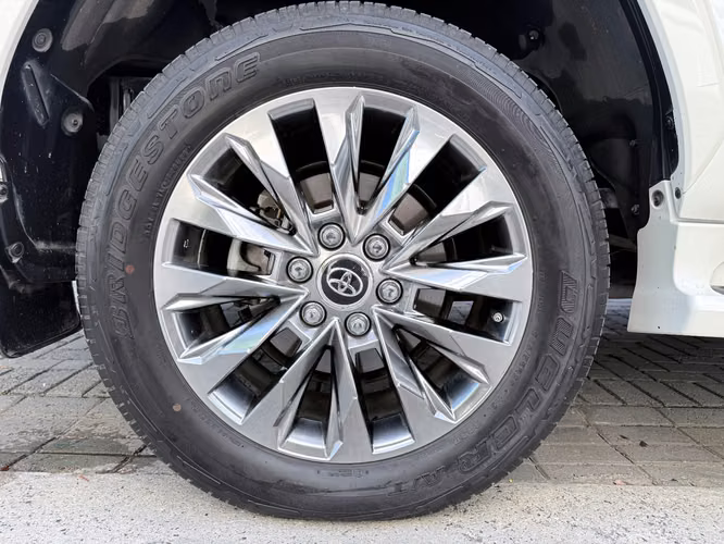 Toyota Land Cruiser 2023 Modelo ZX  - Imagen 10