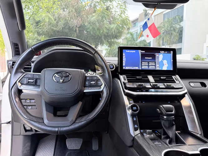 Toyota Land Cruiser 2023 Modelo ZX  - Imagen 12