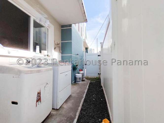 Se Vende Casa en Brisas Del Golf GC23-9188